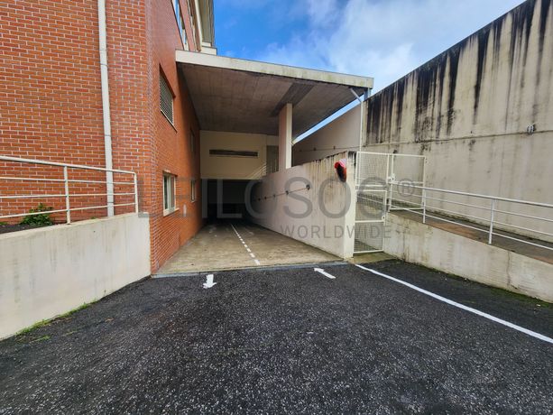 Garagem com Arrumos · Boavista, Porto