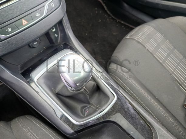 Peugeot 308 · Ano 2015