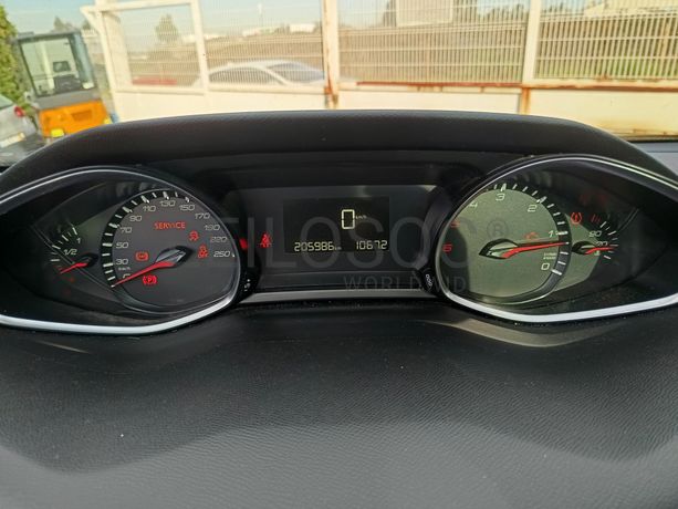 Peugeot 308 · Ano 2015