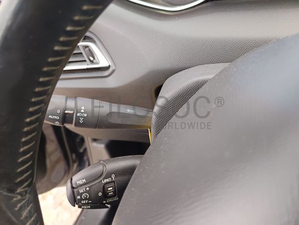 Peugeot 308 · Ano 2015