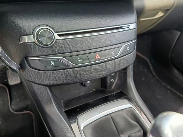 Peugeot 308 · Ano 2015
