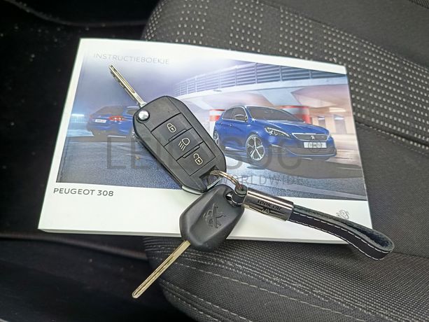 Peugeot 308 · Ano 2015