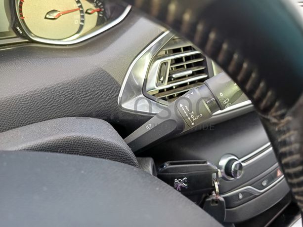 Peugeot 308 · Ano 2015