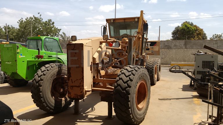 Motoniveladora 15 T CATERPILLAR 140 H