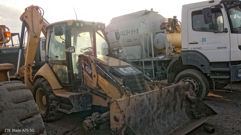 Retroescavadora CATERPILLAR 428 F