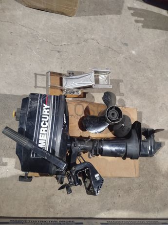 1 - Motor de barco marca Mercury