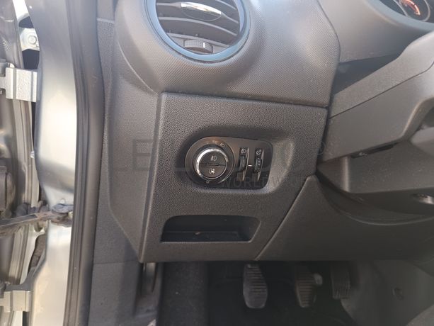 Opel Corsa · Ano 2013