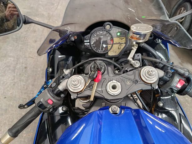 Yamaha YZF R1 · Ano 2011