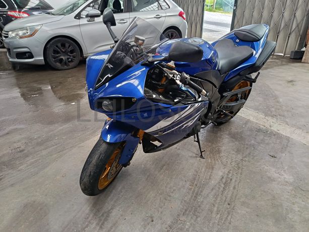 Yamaha YZF R1 · Ano 2011