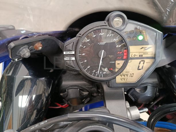 Yamaha YZF R1 · Ano 2011