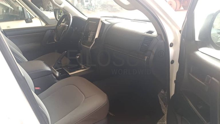 Toyota Land Cruiser LC200