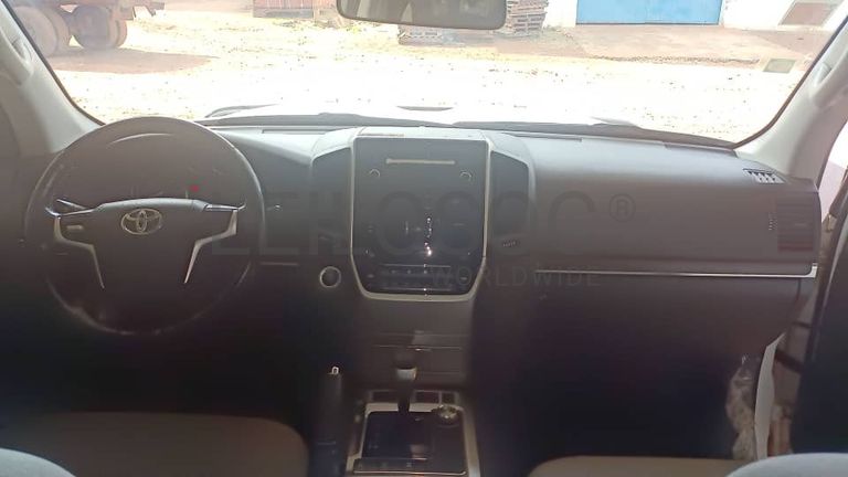 Toyota Land Cruiser LC200