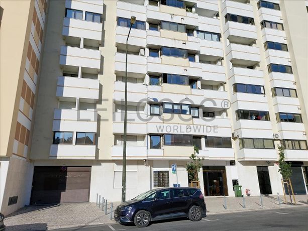 Direito à Raiz de Apartamento T6 · Areeiro, Lisboa