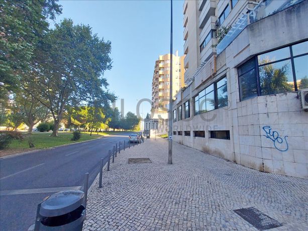 Direito à Raiz de Apartamento T6 · Areeiro, Lisboa