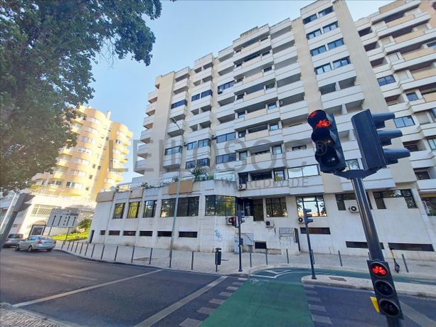 Direito à Raiz de Apartamento T6 · Areeiro, Lisboa