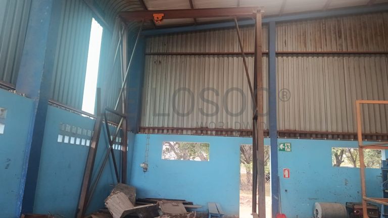 Um pórtico móvel s/ guinchos