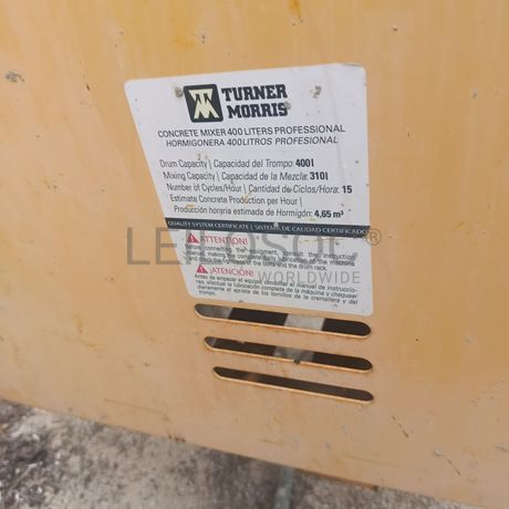Uma betoneira - Turner Morris