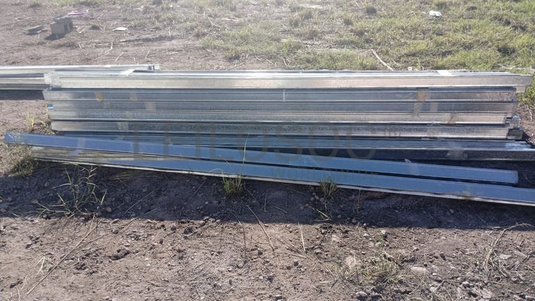 Contentor de 40 Pés com diversos materiais