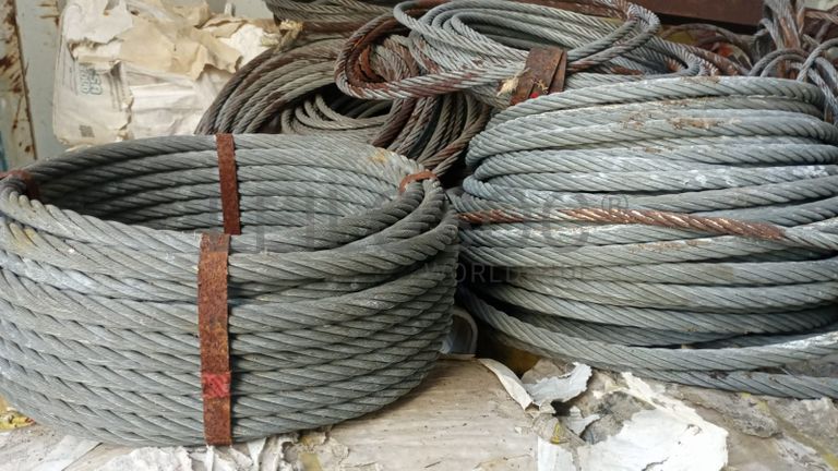 Contentor de 40 Pés com diversos materiais