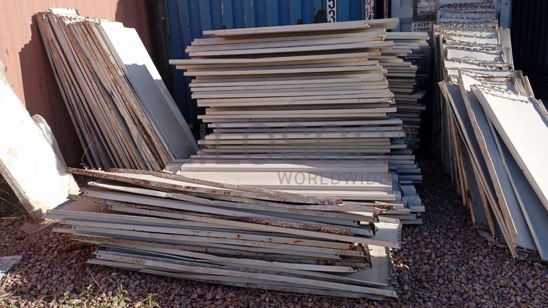 Contentor de 40 Pés com diversos materiais