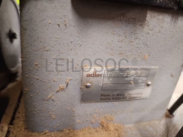 Máquina de Costura Adler