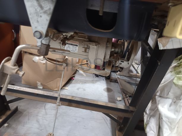 Máquina de Costura Adler