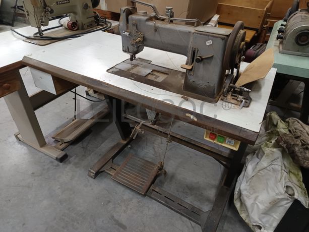 Máquina de Costura Adler