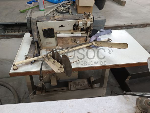 Máquina de Costura Adler