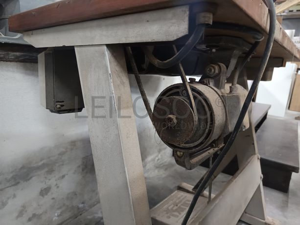 Máquina de Costura Adler