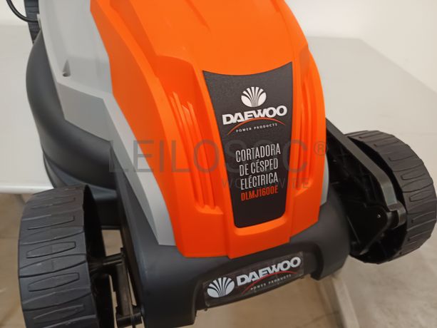 Máquina de cortar relva Daewoo