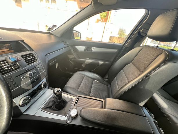 Mercedes-Benz C220 CDI · Ano 2010