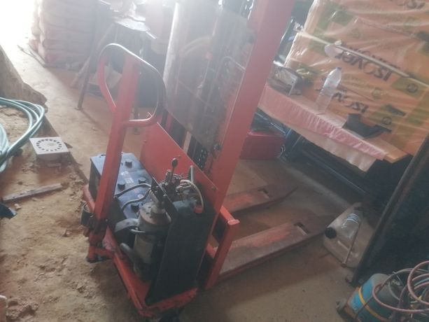 Porta Paletes elétrico com elevação