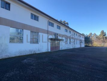 Armazém Industrial com Logradouro · Marco de Canaveses