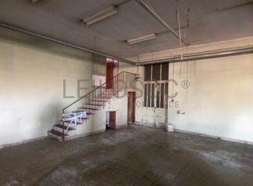 Armazém Industrial com Logradouro · Marco de Canaveses