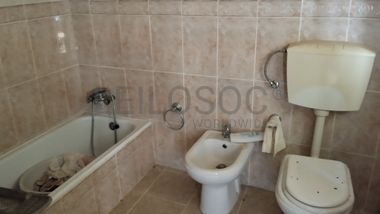 Moradia V6 (Para Recuperação) com Terreno · Vila Velha de Ródão