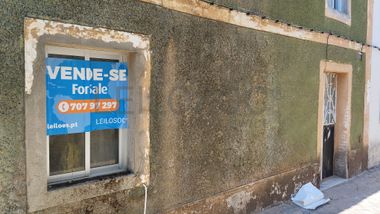 Moradia V6 (Para Recuperação) com Terreno · Vila Velha de Ródão