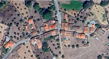 Moradia V6 (Para Recuperação) com Terreno · Vila Velha de Ródão