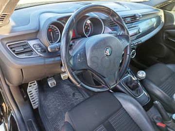 Alfa Romeo Giulietta · Ano 2011