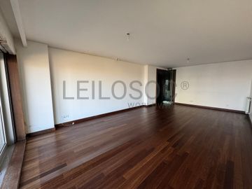 Apartamento T4 · Condomínio Arrábida Lake Towers, Vila Nova de Gaia