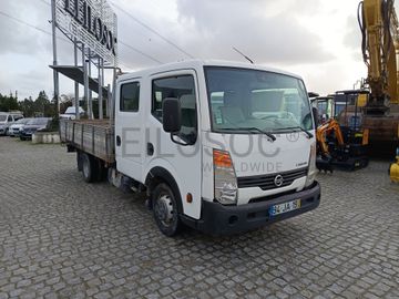 Nissan Cabstar · Ano 2010 · 6 Lugares