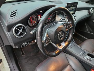 Mercedes-Benz CLA 220 · Ano 2015