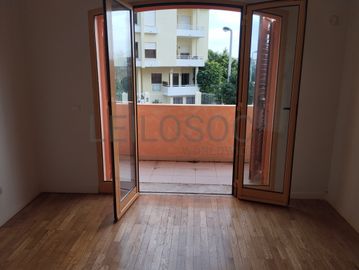 Apartamento T2 em Condomínio Fechado · Estoril