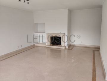 Apartamento T2 em Condomínio · Estoril