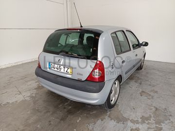 Renault Clio · Ano 2002