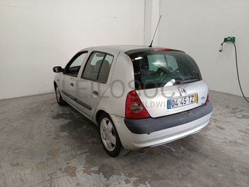 Renault Clio · Ano 2002