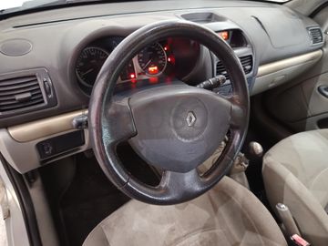 Renault Clio · Ano 2002