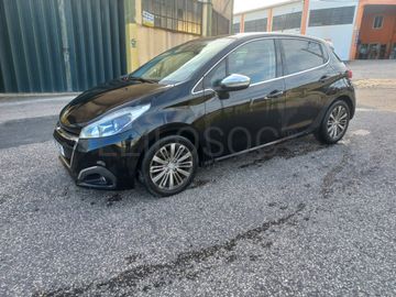 Peugeot 208 · Ano 2017
