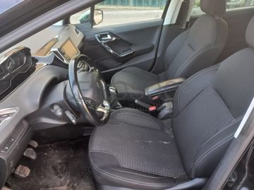 Peugeot 208 · Ano 2017