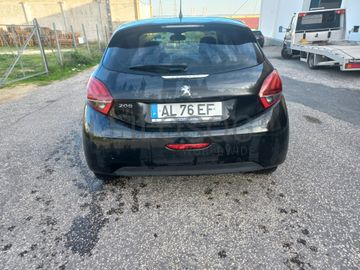 Peugeot 208 · Ano 2017