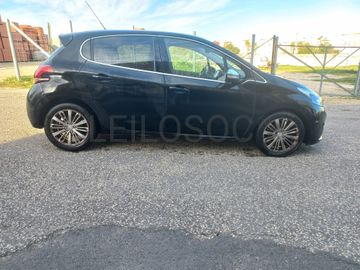 Peugeot 208 · Ano 2017